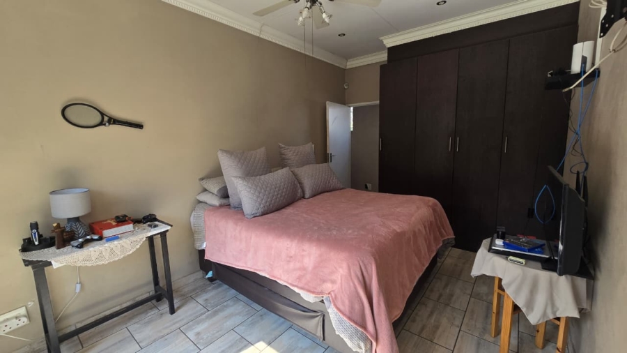 4 Bedroom Property for Sale in Verwoerdpark Gauteng