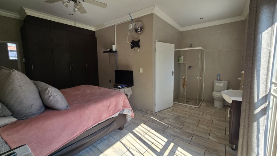 4 Bedroom Property for Sale in Verwoerdpark Gauteng