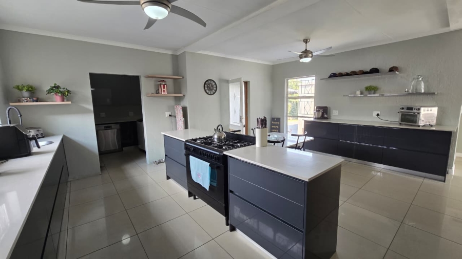 4 Bedroom Property for Sale in Verwoerdpark Gauteng