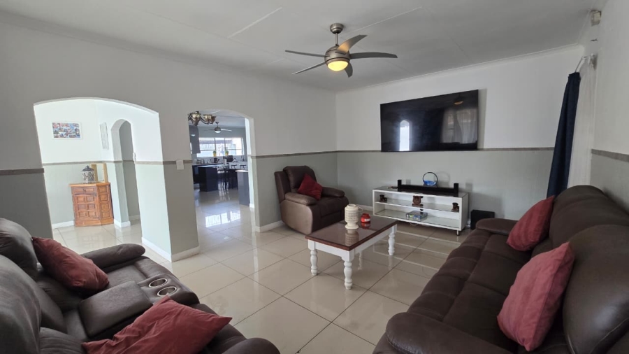 4 Bedroom Property for Sale in Verwoerdpark Gauteng