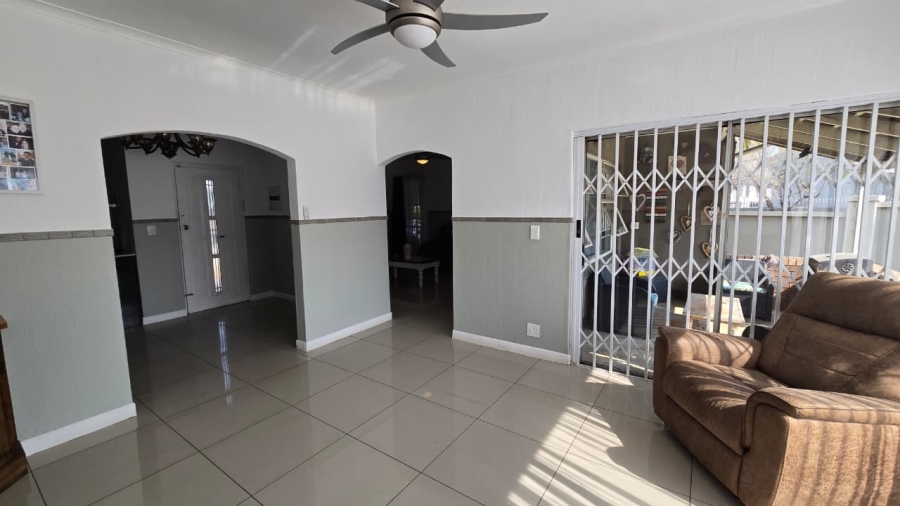 4 Bedroom Property for Sale in Verwoerdpark Gauteng