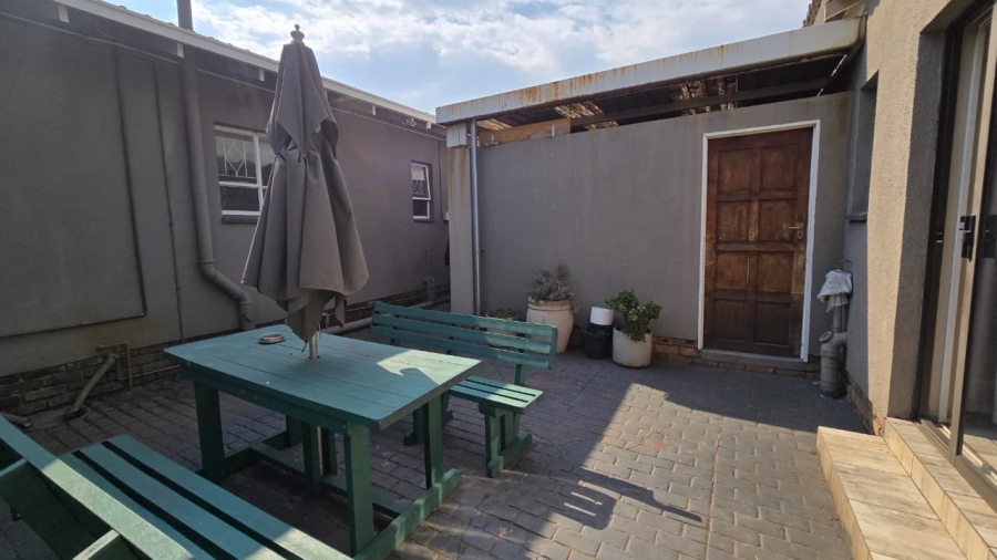 4 Bedroom Property for Sale in Verwoerdpark Gauteng