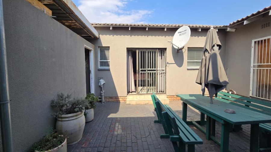 4 Bedroom Property for Sale in Verwoerdpark Gauteng