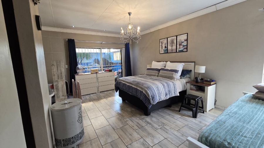 4 Bedroom Property for Sale in Verwoerdpark Gauteng