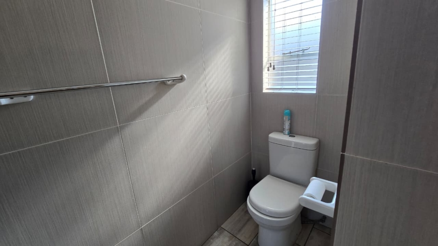 4 Bedroom Property for Sale in Verwoerdpark Gauteng