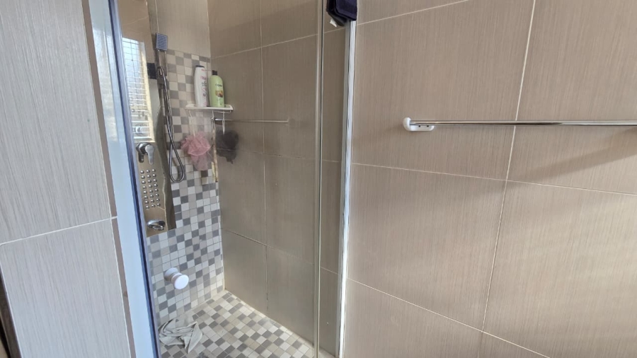 4 Bedroom Property for Sale in Verwoerdpark Gauteng