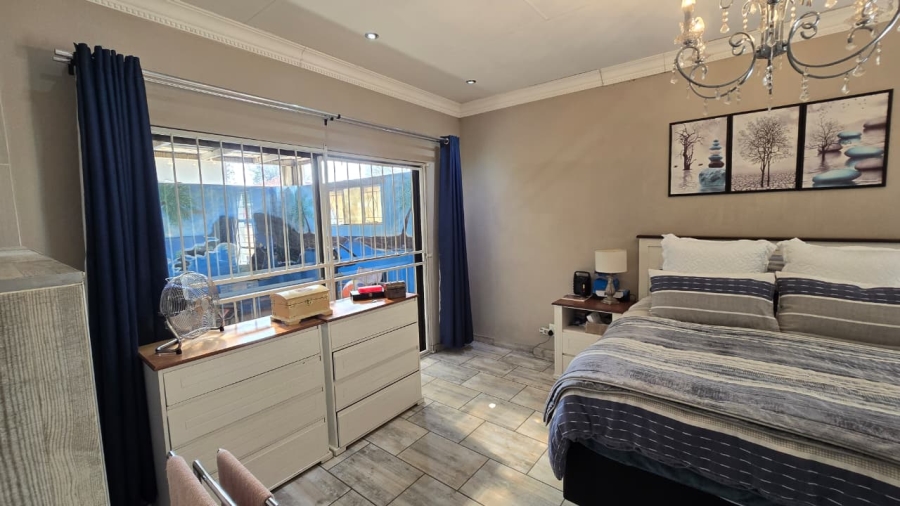 4 Bedroom Property for Sale in Verwoerdpark Gauteng