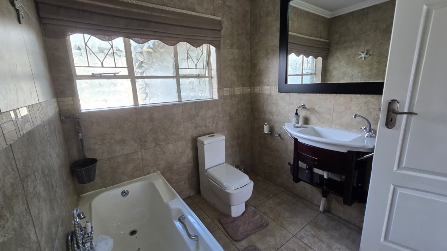 4 Bedroom Property for Sale in Verwoerdpark Gauteng
