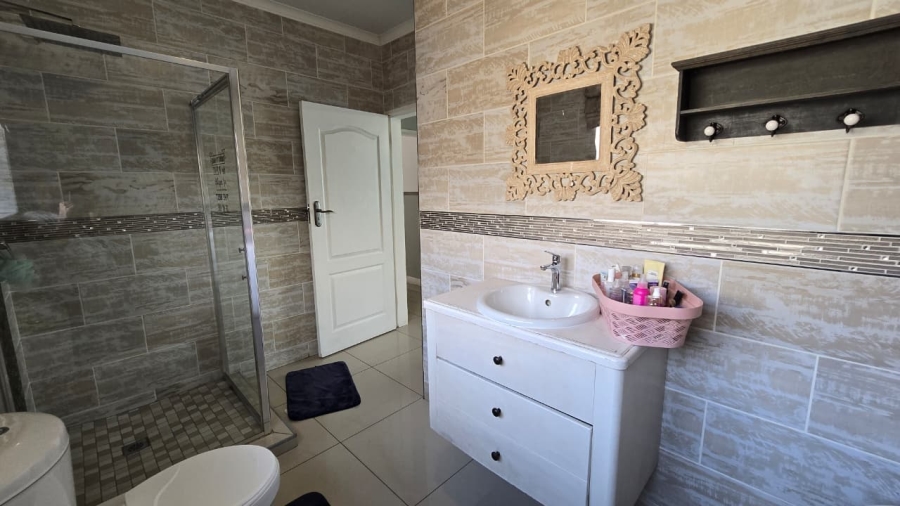 4 Bedroom Property for Sale in Verwoerdpark Gauteng