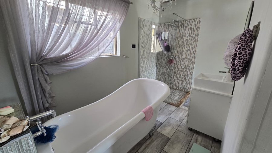 4 Bedroom Property for Sale in Verwoerdpark Gauteng