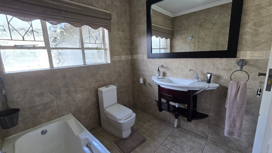4 Bedroom Property for Sale in Verwoerdpark Gauteng