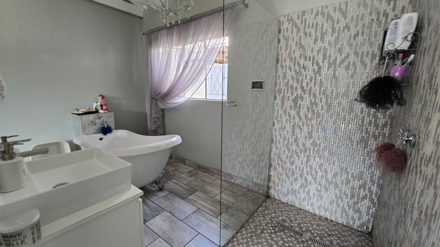 4 Bedroom Property for Sale in Verwoerdpark Gauteng