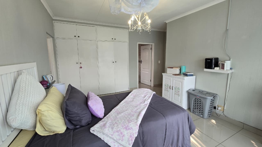 4 Bedroom Property for Sale in Verwoerdpark Gauteng
