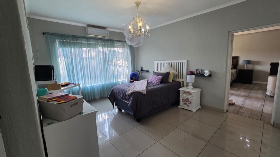 4 Bedroom Property for Sale in Verwoerdpark Gauteng