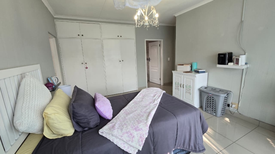 4 Bedroom Property for Sale in Verwoerdpark Gauteng