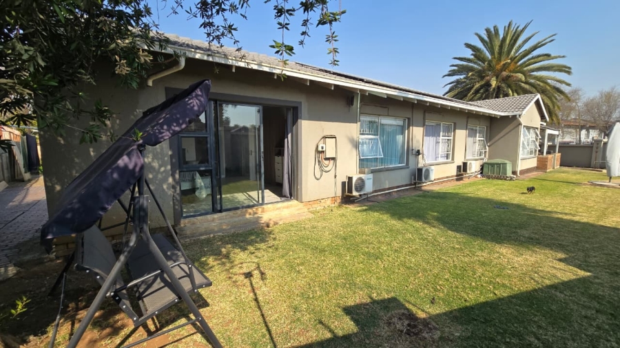 4 Bedroom Property for Sale in Verwoerdpark Gauteng