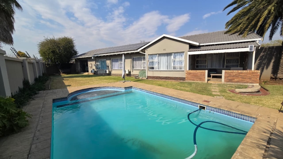 4 Bedroom Property for Sale in Verwoerdpark Gauteng