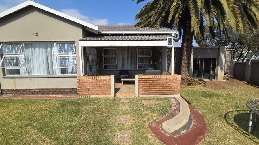 4 Bedroom Property for Sale in Verwoerdpark Gauteng