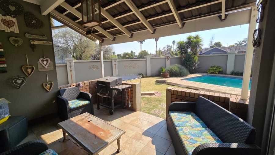 4 Bedroom Property for Sale in Verwoerdpark Gauteng