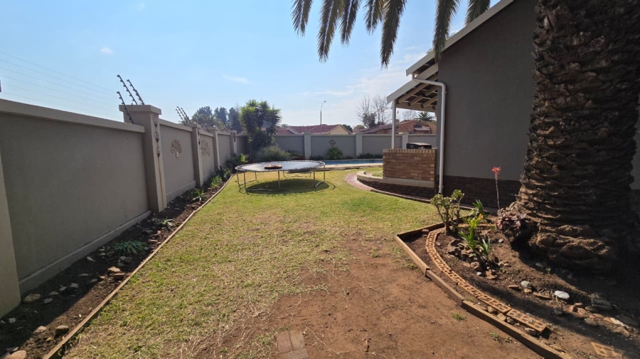 4 Bedroom Property for Sale in Verwoerdpark Gauteng