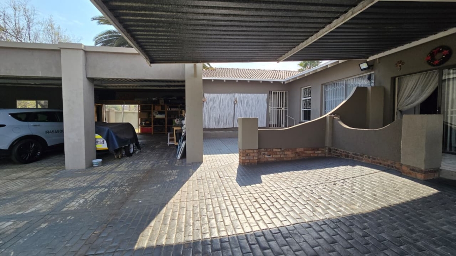 4 Bedroom Property for Sale in Verwoerdpark Gauteng