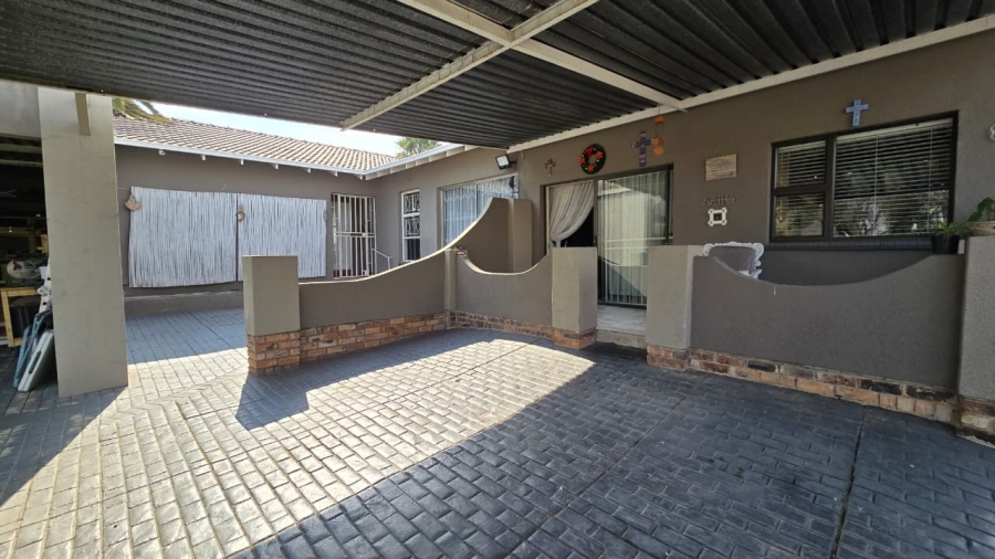 4 Bedroom Property for Sale in Verwoerdpark Gauteng