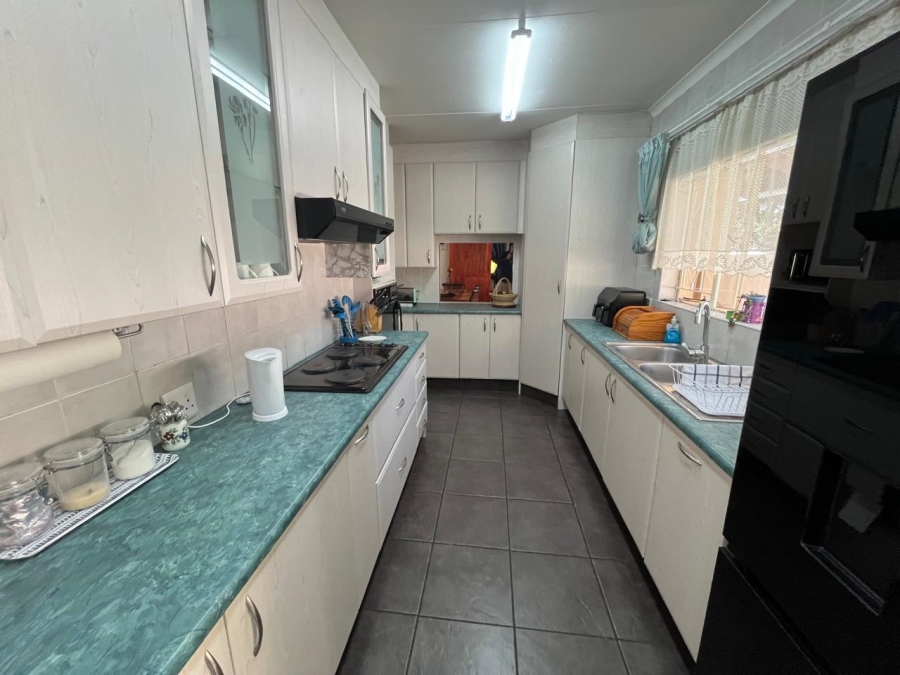 3 Bedroom Property for Sale in Brackendowns Gauteng