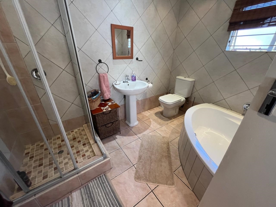 3 Bedroom Property for Sale in Brackendowns Gauteng
