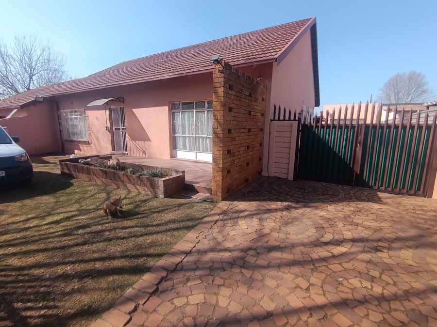 To Let 3 Bedroom Property for Rent in Brakpan Central Gauteng