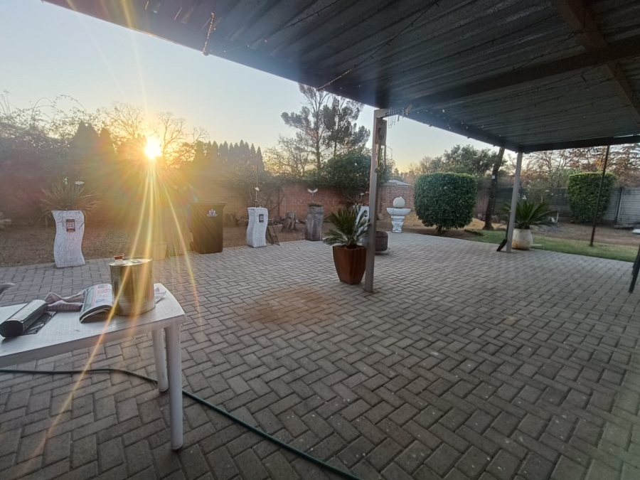 4 Bedroom Property for Sale in Vanderbijlpark CW 5 Gauteng