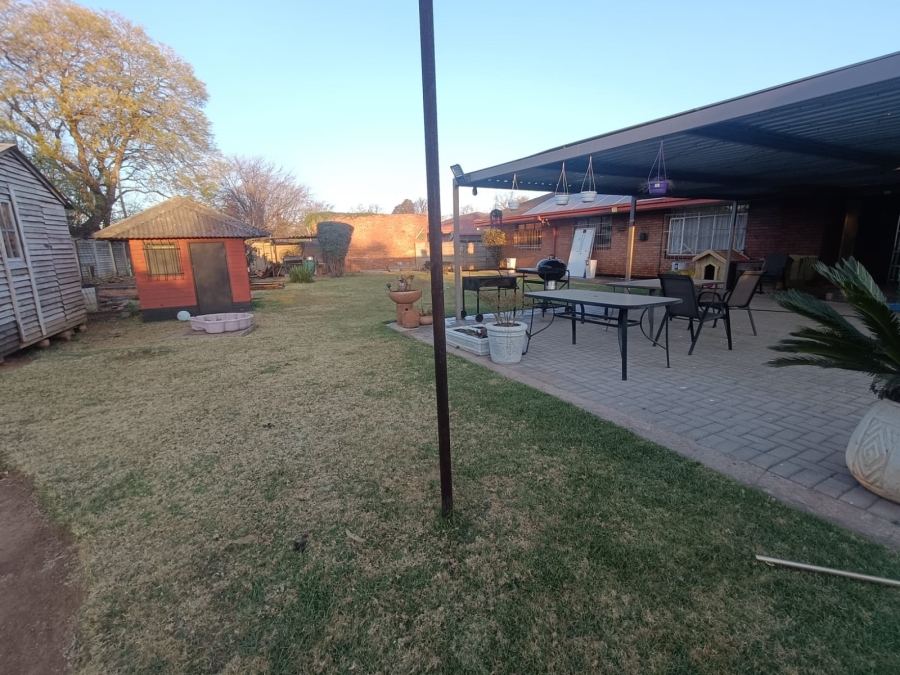 4 Bedroom Property for Sale in Vanderbijlpark CW 5 Gauteng