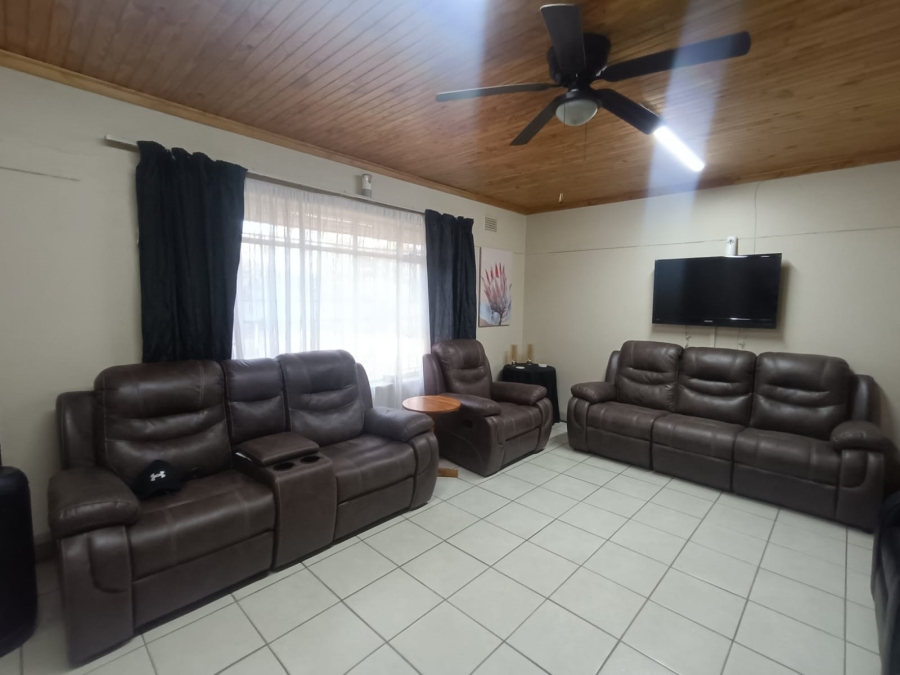 4 Bedroom Property for Sale in Vanderbijlpark CW 5 Gauteng