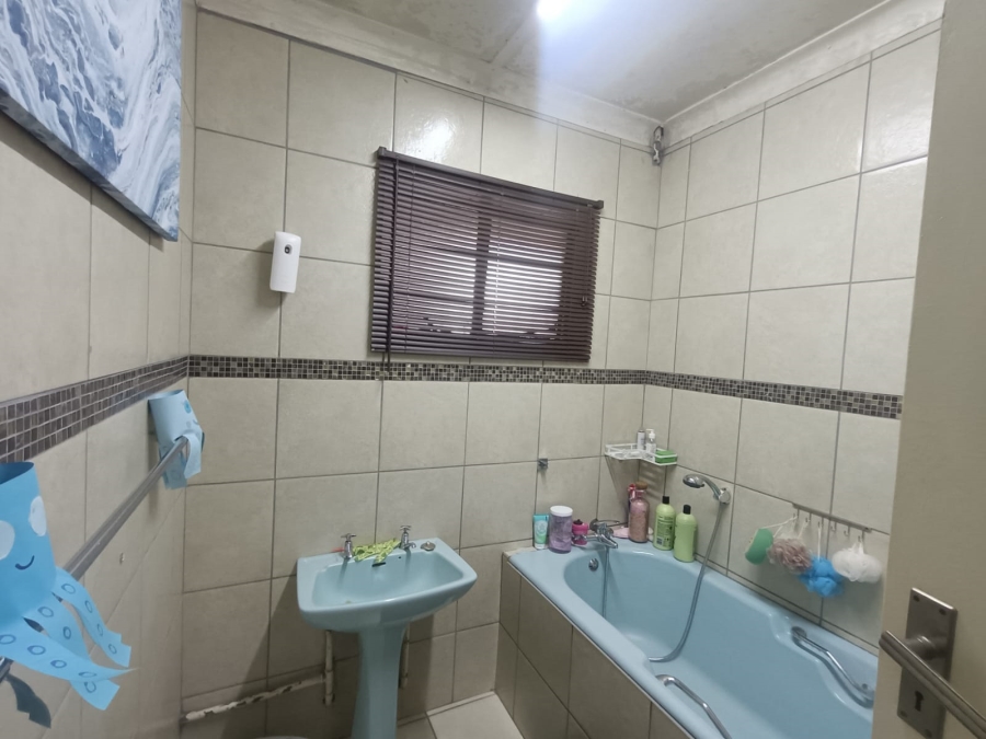 4 Bedroom Property for Sale in Vanderbijlpark CW 5 Gauteng
