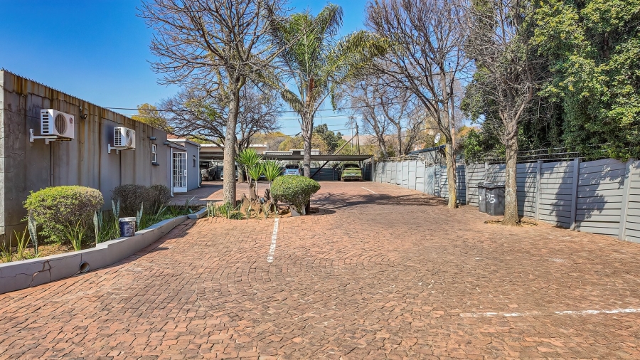 Commercial Property for Sale in Nieuw Muckleneuk Gauteng