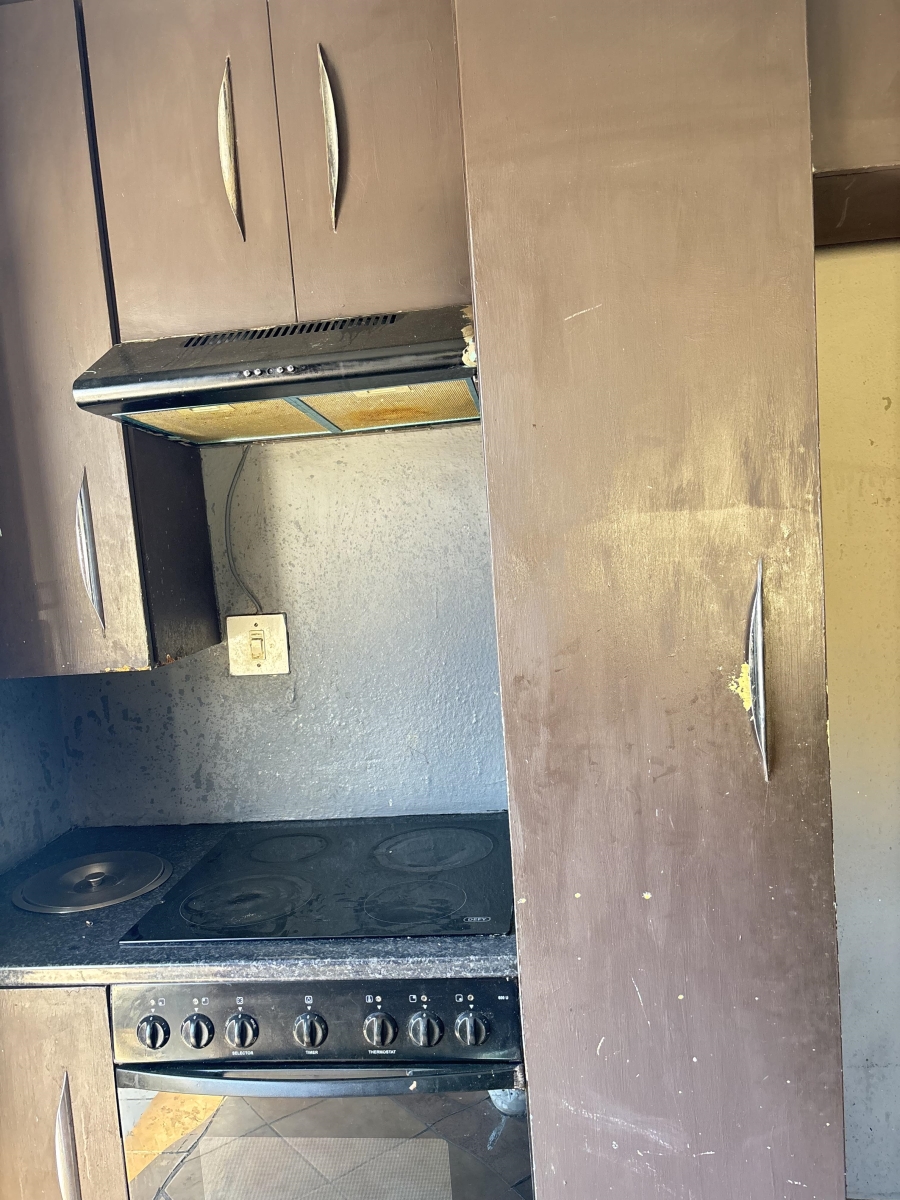 To Let 2 Bedroom Property for Rent in Clayville Gauteng