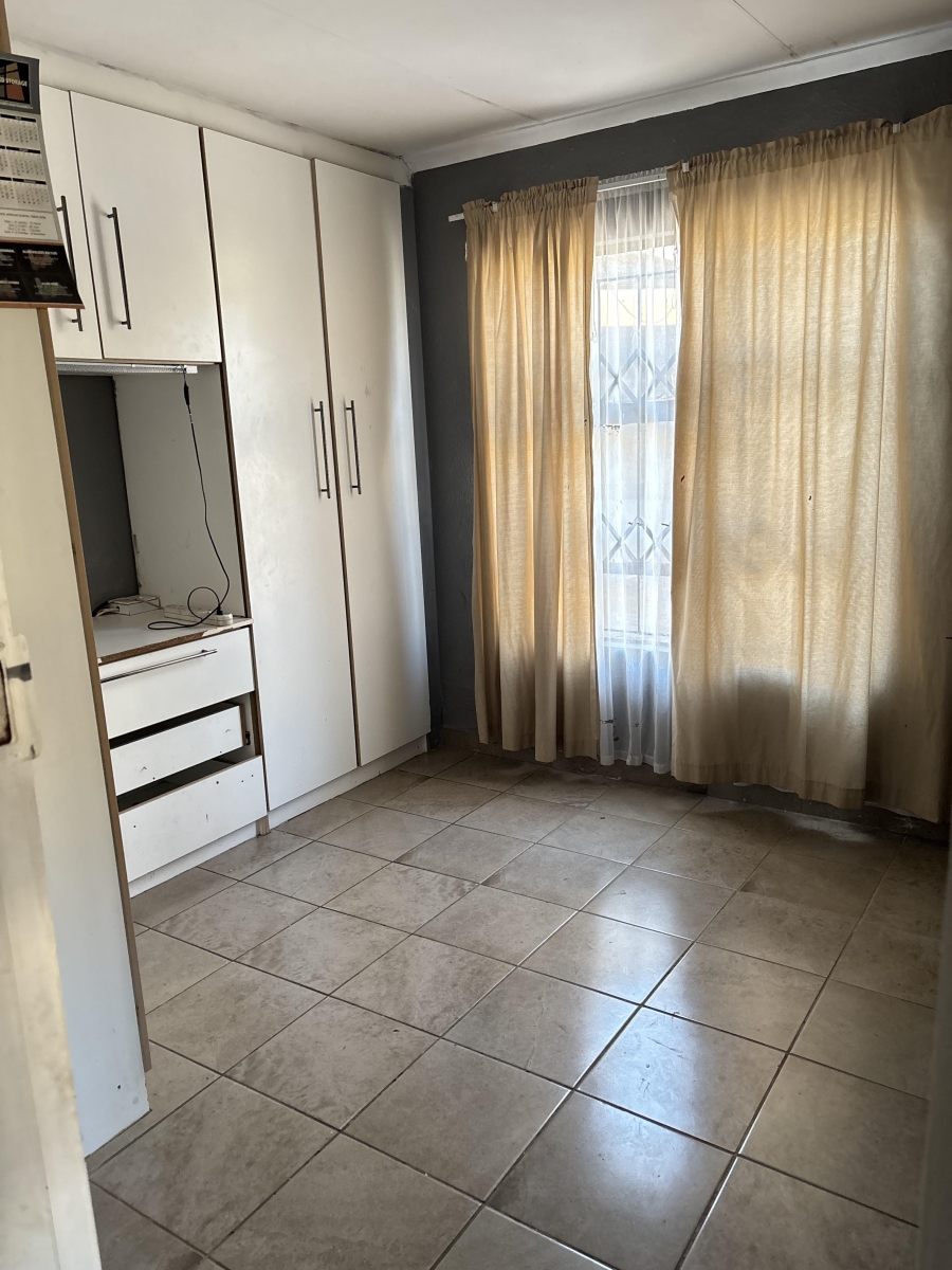 To Let 2 Bedroom Property for Rent in Clayville Gauteng
