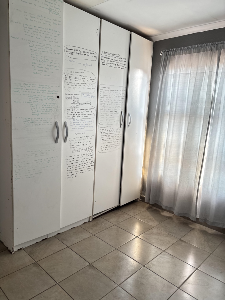 To Let 2 Bedroom Property for Rent in Clayville Gauteng