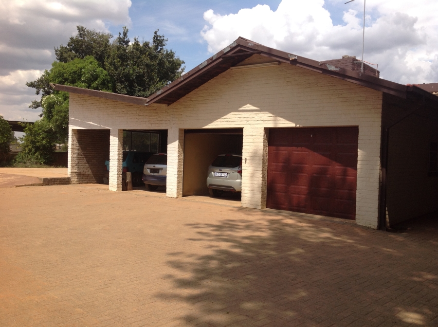 4 Bedroom Property for Sale in Hillside Gauteng