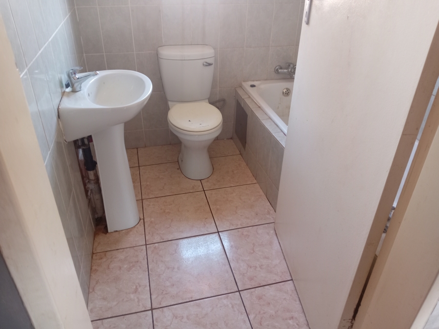 2 Bedroom Property for Sale in Bram Fischerville Gauteng