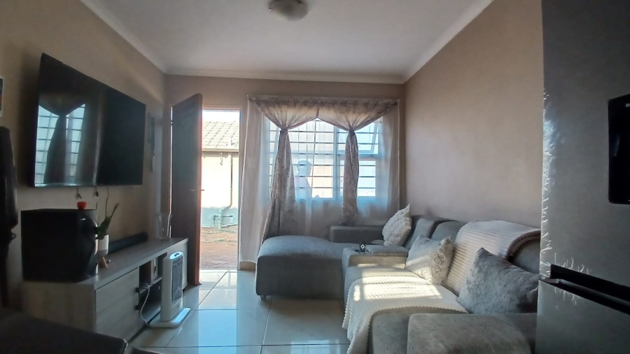 2 Bedroom Property for Sale in Toekomsrus Gauteng