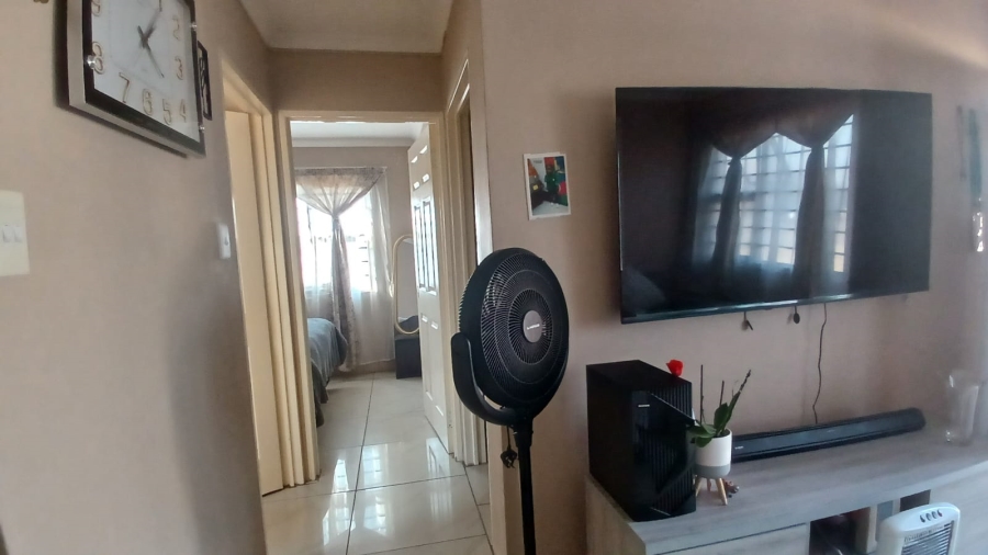 2 Bedroom Property for Sale in Toekomsrus Gauteng