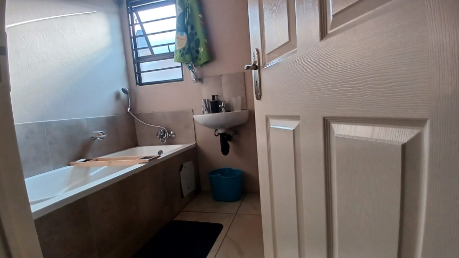2 Bedroom Property for Sale in Toekomsrus Gauteng
