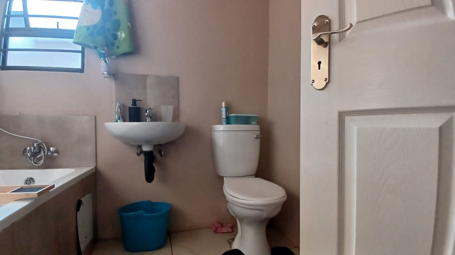 2 Bedroom Property for Sale in Toekomsrus Gauteng