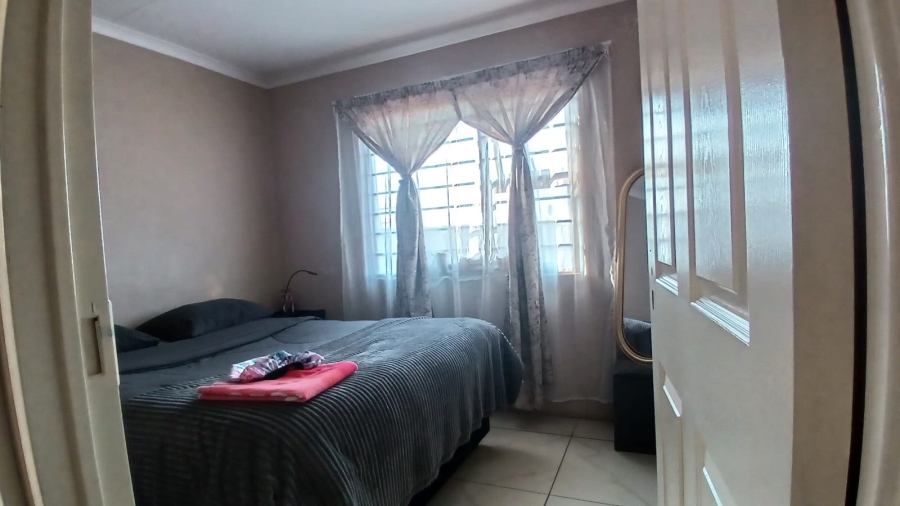 2 Bedroom Property for Sale in Toekomsrus Gauteng
