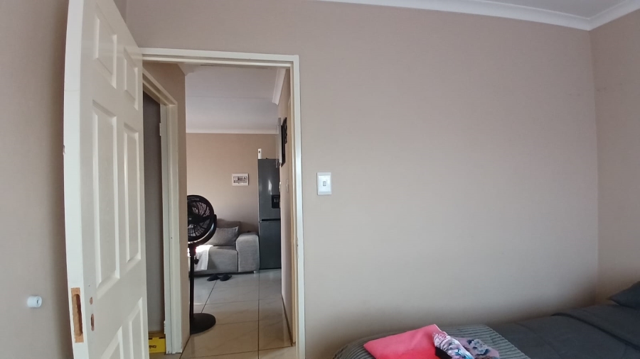 2 Bedroom Property for Sale in Toekomsrus Gauteng