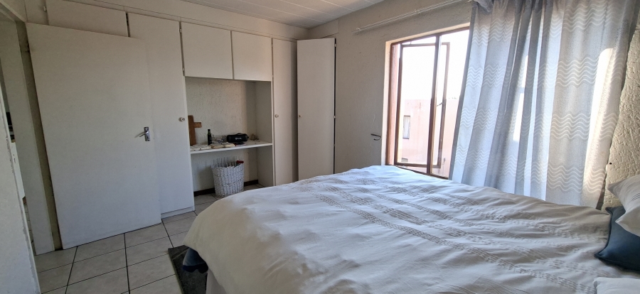 2 Bedroom Property for Sale in Little Falls Gauteng