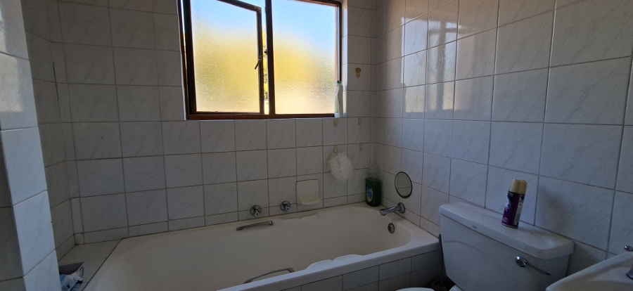 2 Bedroom Property for Sale in Little Falls Gauteng