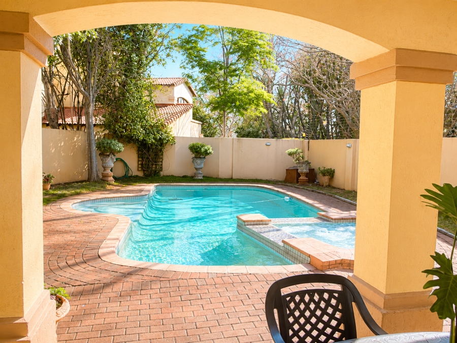 2 Bedroom Property for Sale in Sunninghill Gauteng