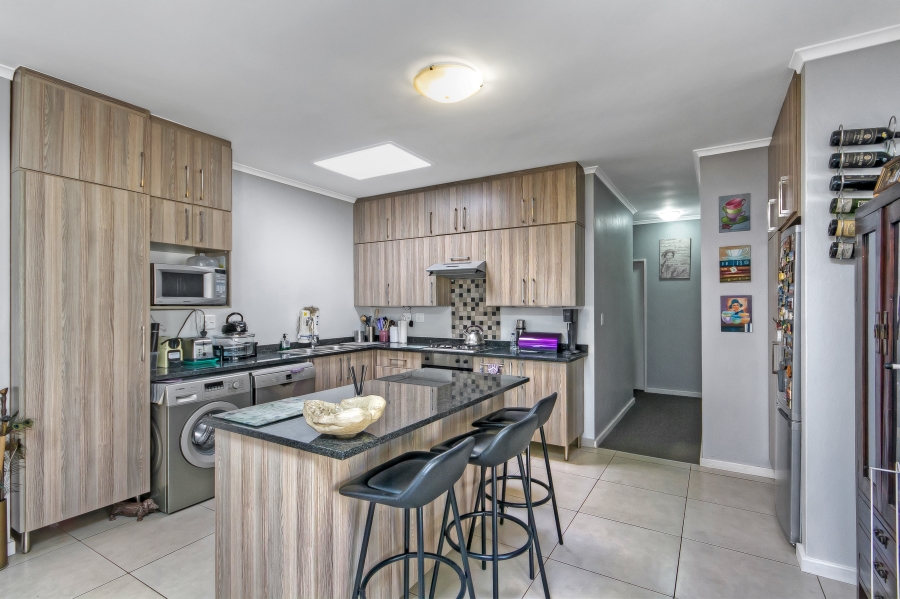 2 Bedroom Property for Sale in Blue Hills Gauteng