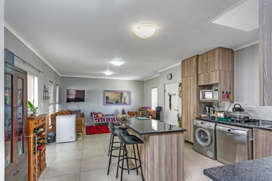 2 Bedroom Property for Sale in Blue Hills Gauteng